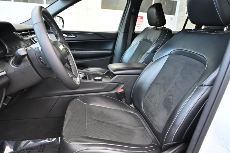 2024 Jeep Grand Cherokee Altitude photo 2