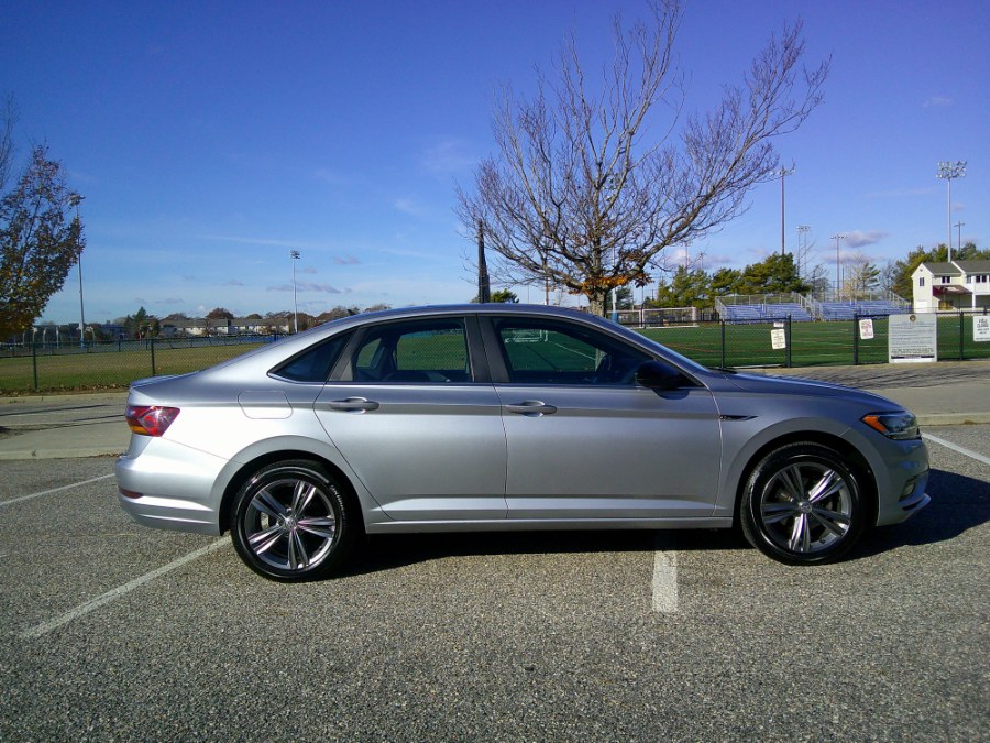 2019 Volkswagen Jetta SE R-Line photo 4