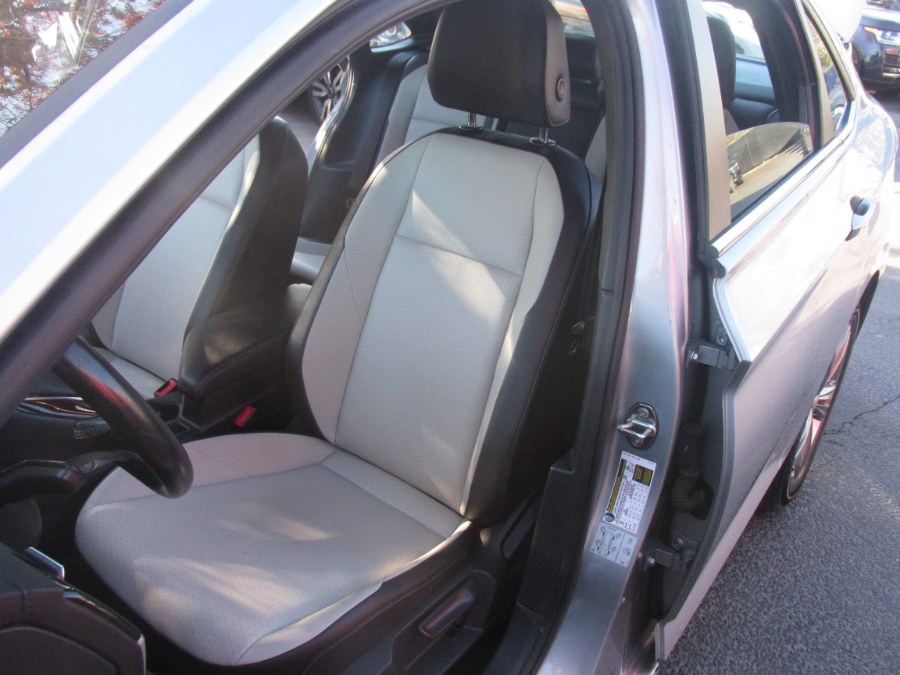 2019 Volkswagen Jetta SE R-Line photo 2