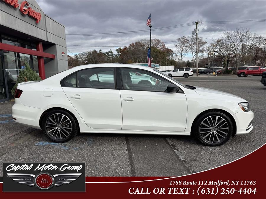 2016 Volkswagen Jetta 1.8T Sport photo 4