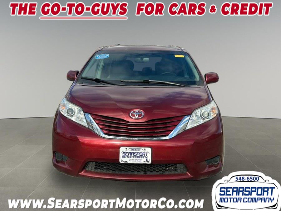 2017 Toyota Sienna LE photo 2