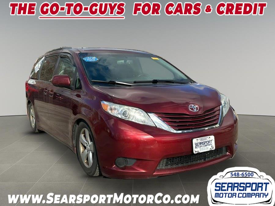 2017 Toyota Sienna LE photo 3