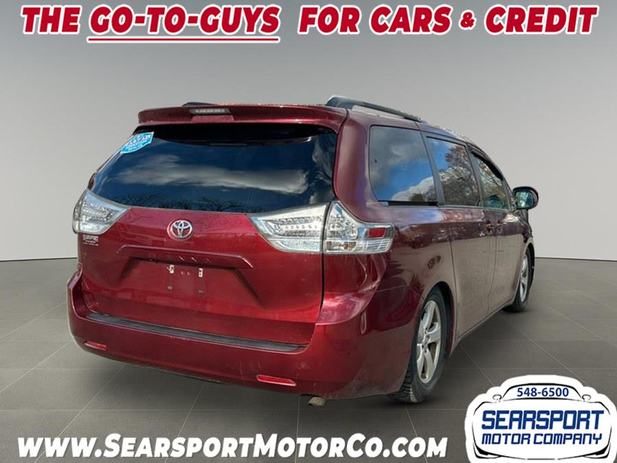 2017 Toyota Sienna LE photo 4