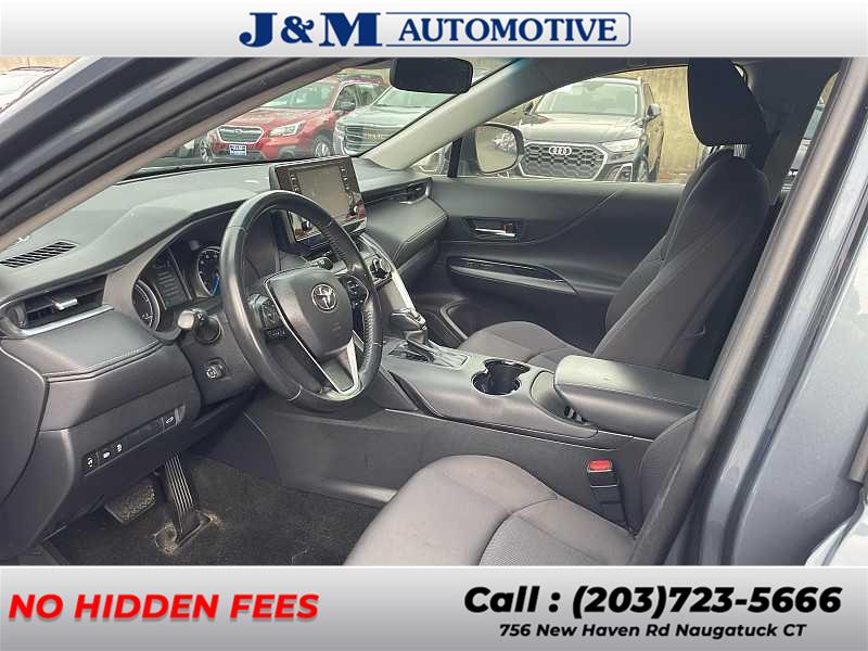 2021 Toyota Venza LE photo 2