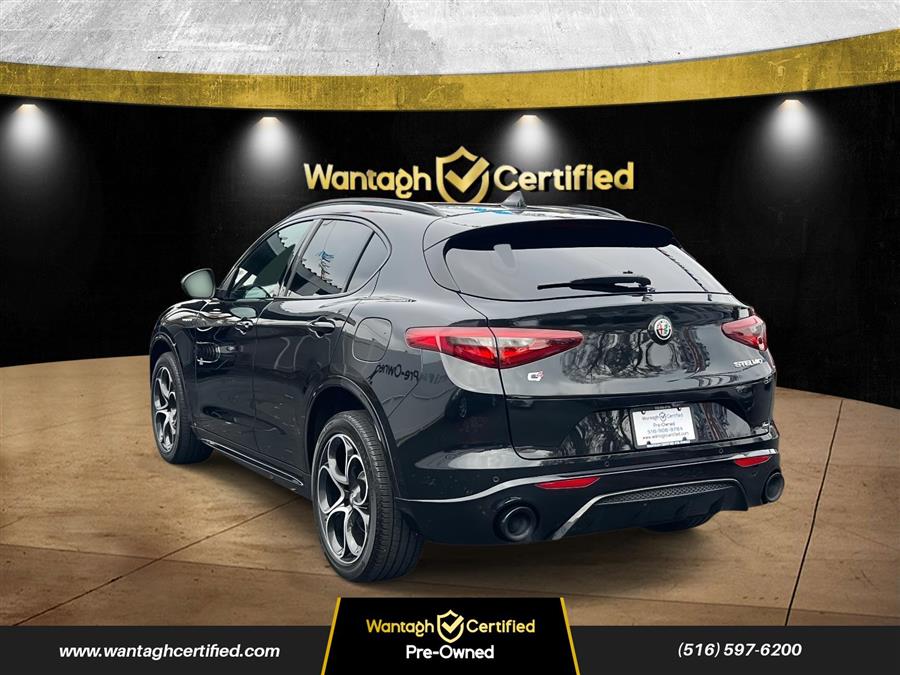 2023 Alfa Romeo Stelvio Ti photo 2