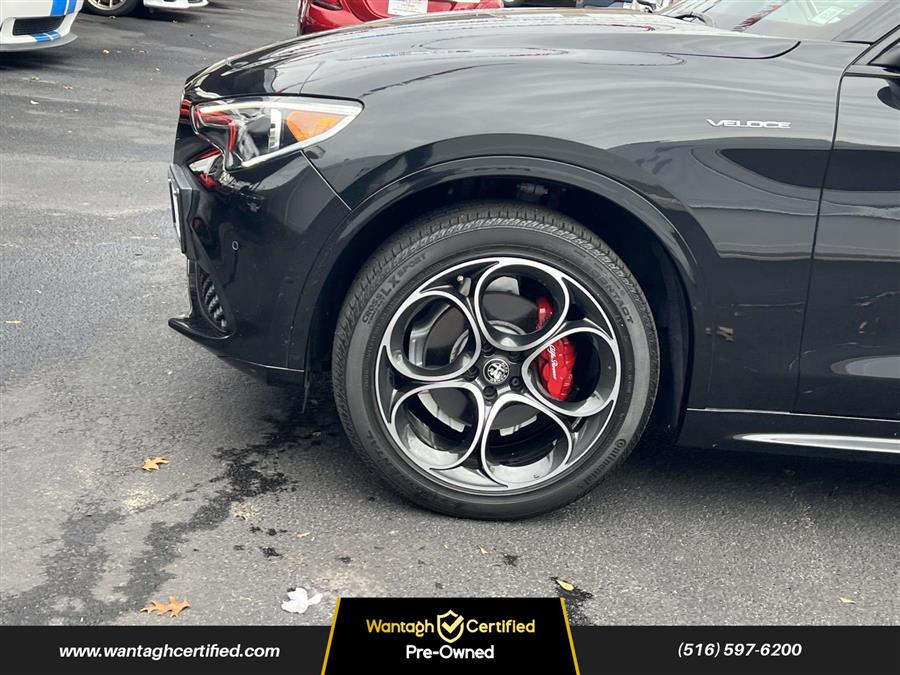 2023 Alfa Romeo Stelvio Ti photo 4