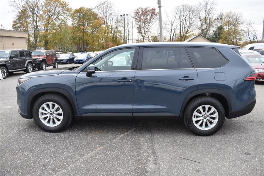 2025 Toyota Grand Highlander XLE photo 3