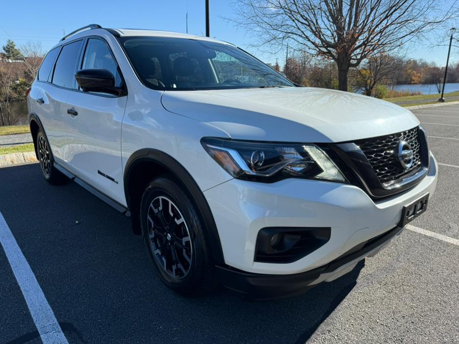 2019 Nissan Pathfinder SL's photo