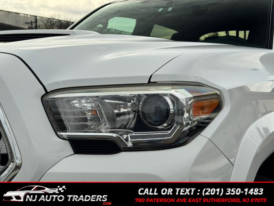 2016 Toyota Tacoma TRD Sport photo 4