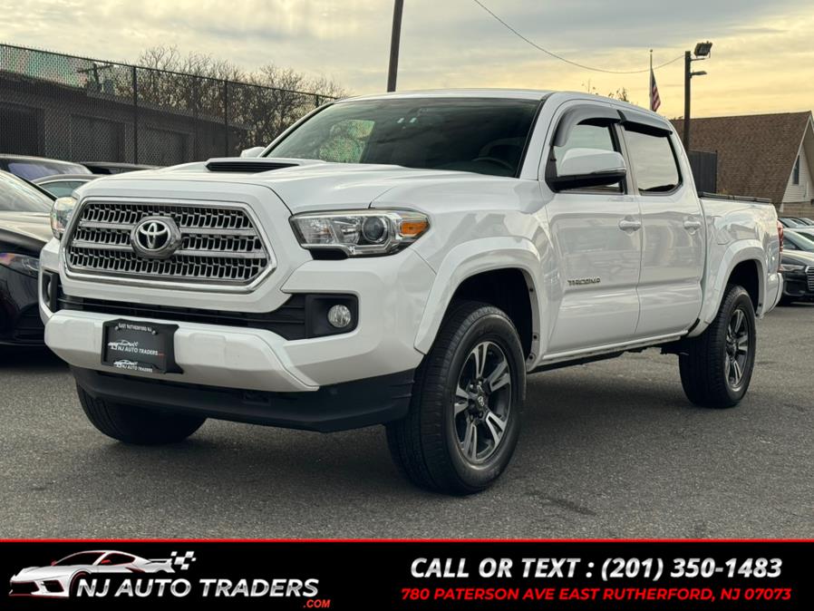 2016 Toyota Tacoma TRD Sport photo 3