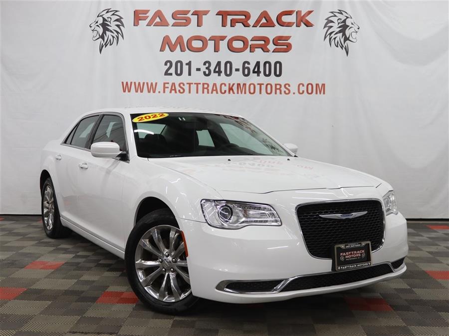 2022 Chrysler 300 Touring photo 4