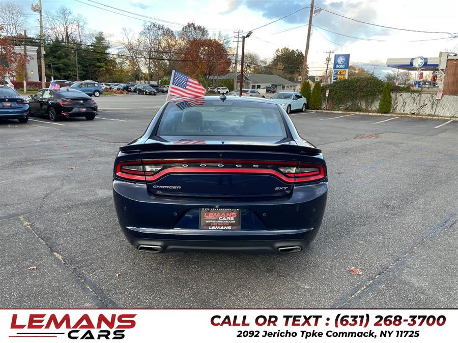 2017 Dodge Charger SXT photo 3