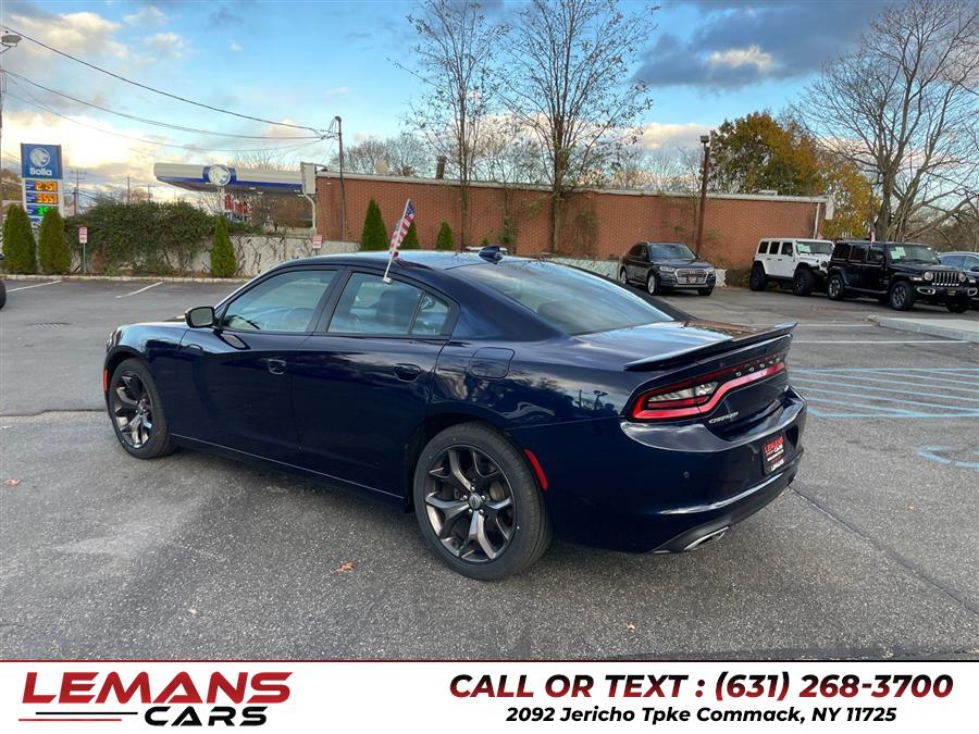 2017 Dodge Charger SXT photo 2