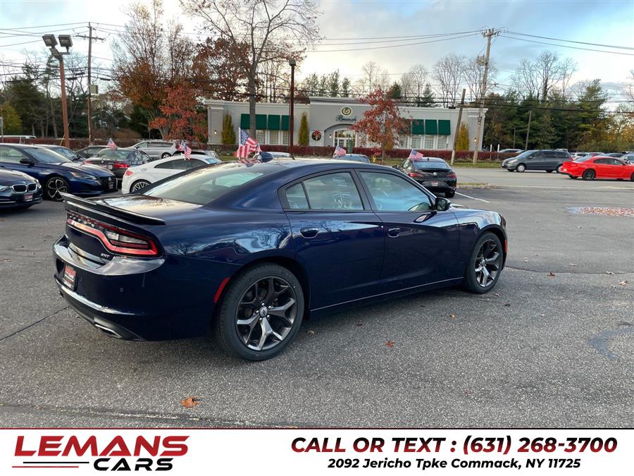 2017 Dodge Charger SXT photo 4