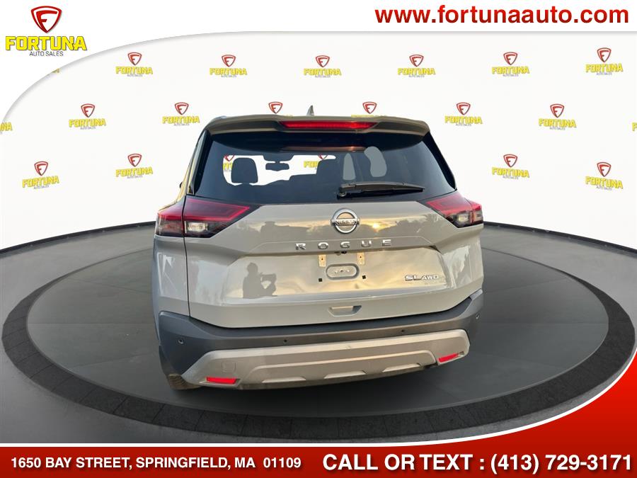 2021 Nissan Rogue SL photo 3