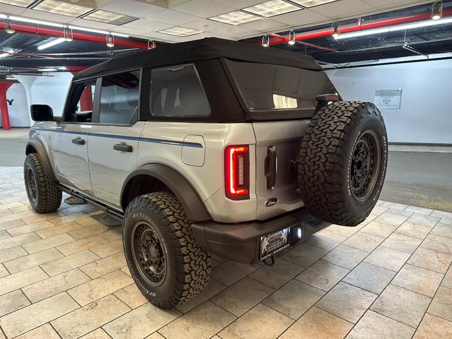 2022 Ford Bronco Black Diamond photo 3