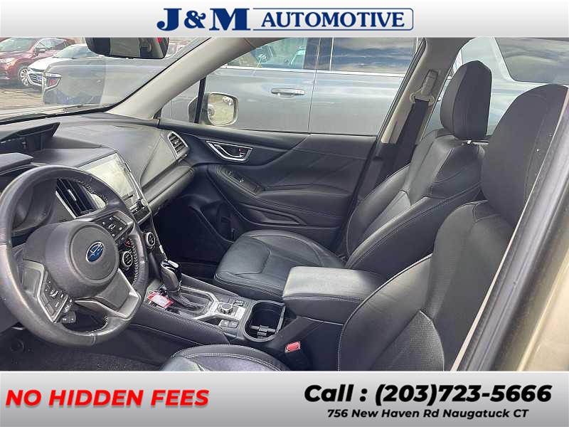 2022 Subaru Forester Touring photo 2