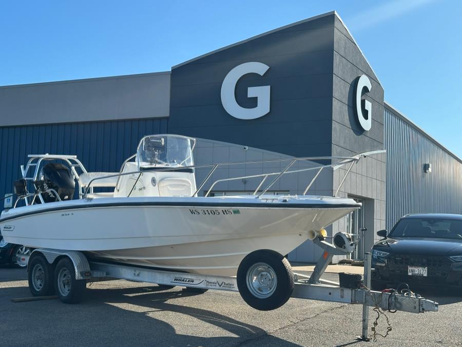 Used 2009 Boston Whaler 230 Dauntless in Darien, Wisconsin | Geneva Motor Cars. Darien, Wisconsin