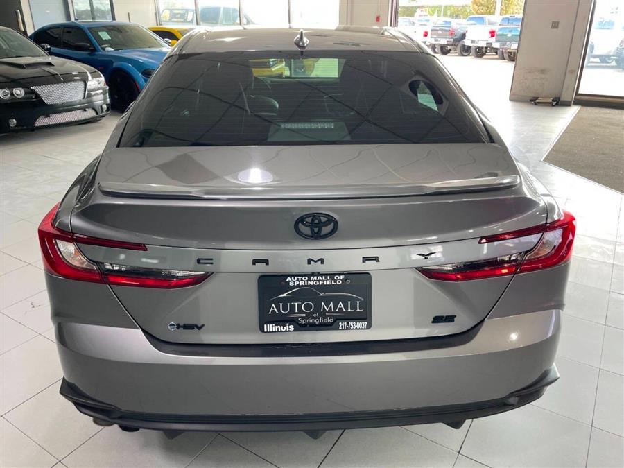 2025 Toyota Camry SE photo 4