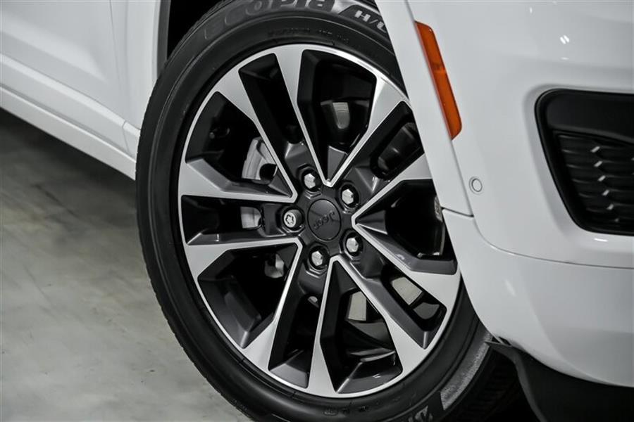 2021 Jeep Grand Cherokee Overland photo 3