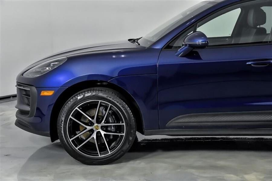 2022 Porsche Macan photo 2