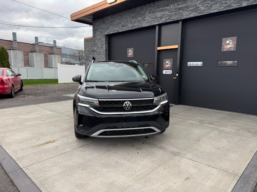 2023 Volkswagen Taos SE photo 2