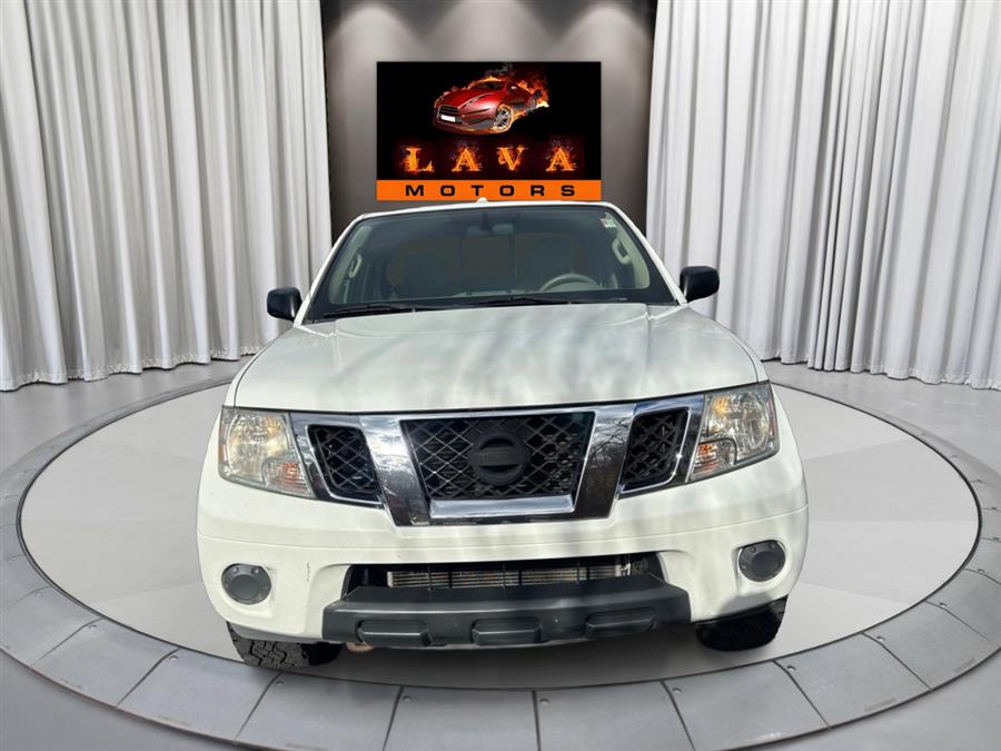 2014 Nissan Frontier King Cab SV photo 2
