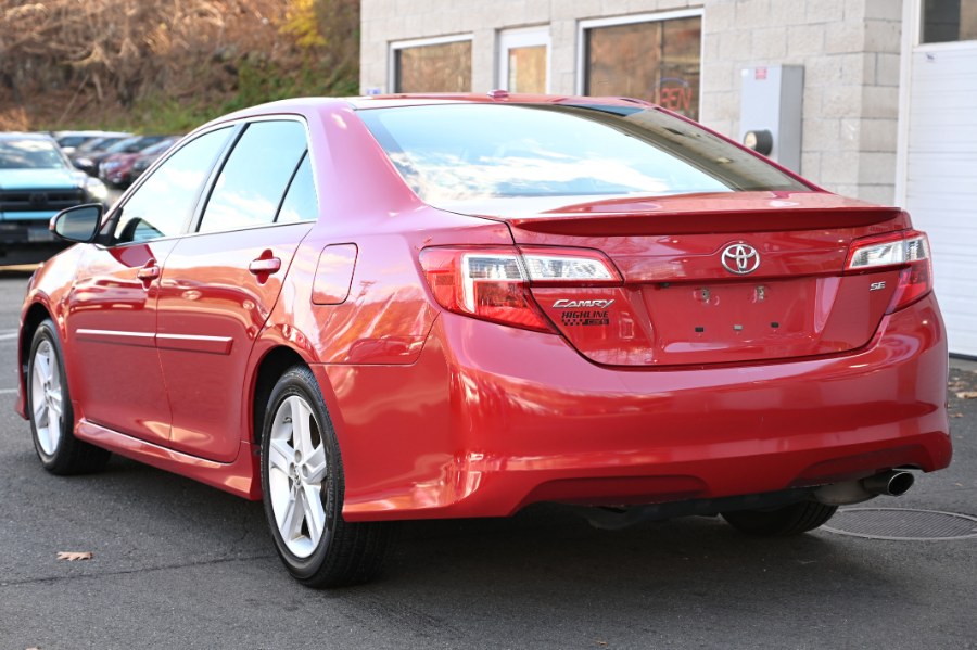 2014 Toyota Camry SE photo 3