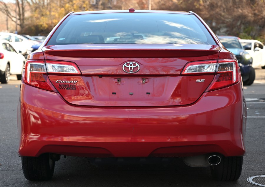 2014 Toyota Camry SE photo 4