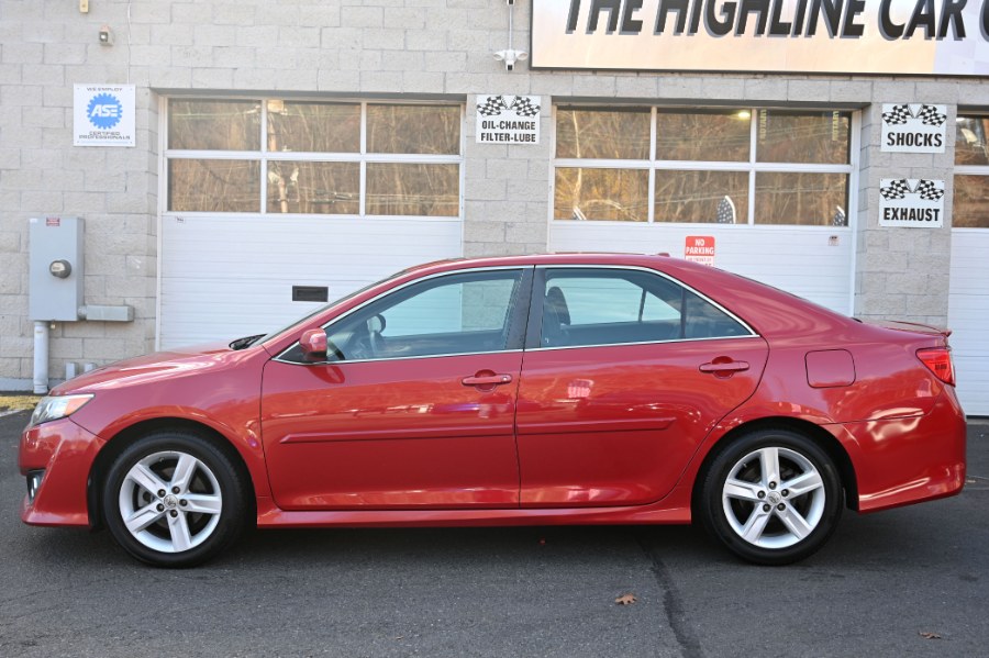 2014 Toyota Camry SE photo 2