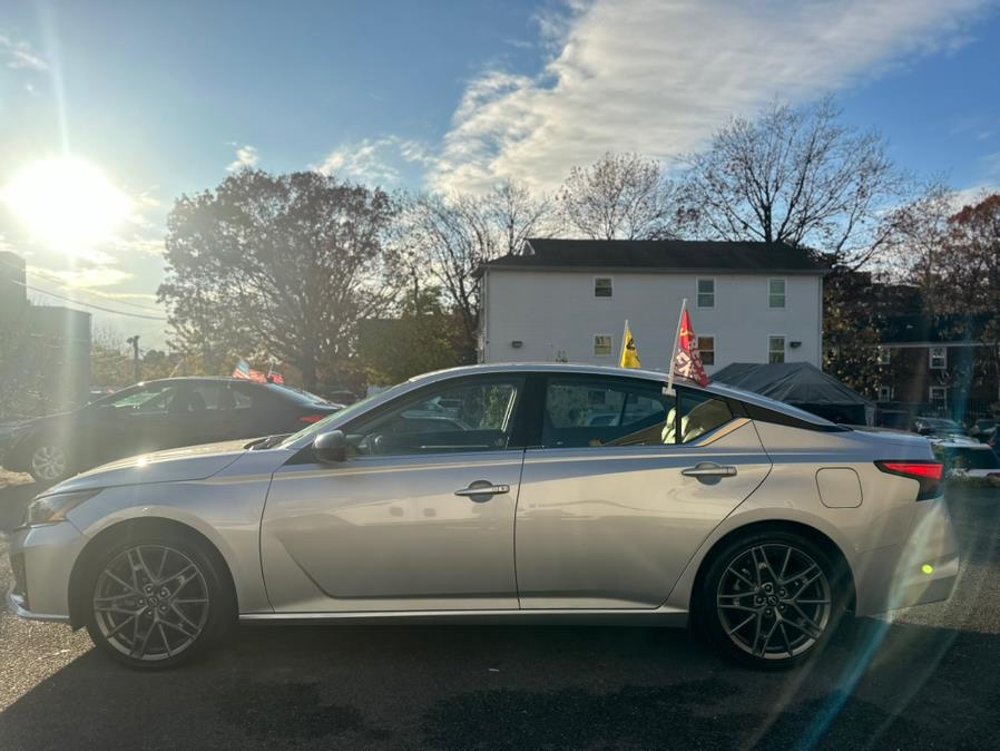 2023 Nissan Altima 2.5 SR photo 3