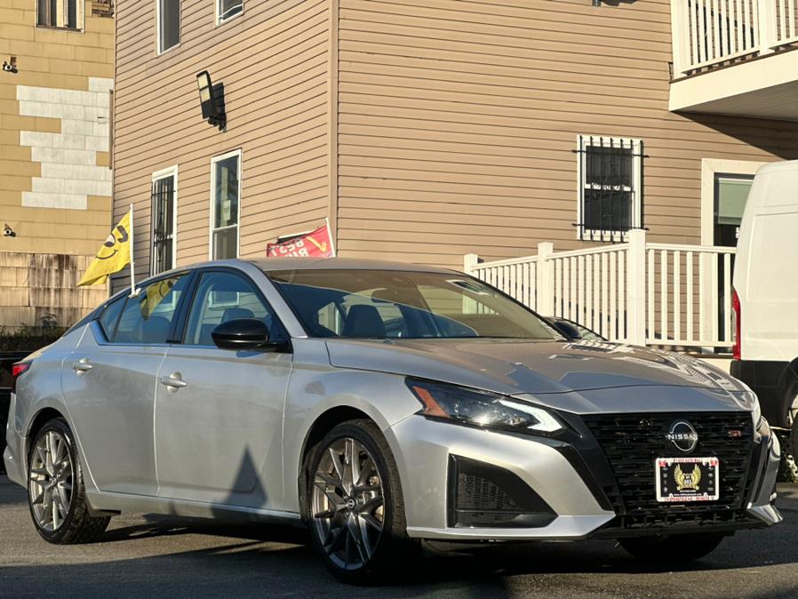 2023 Nissan Altima 2.5 SR photo 2