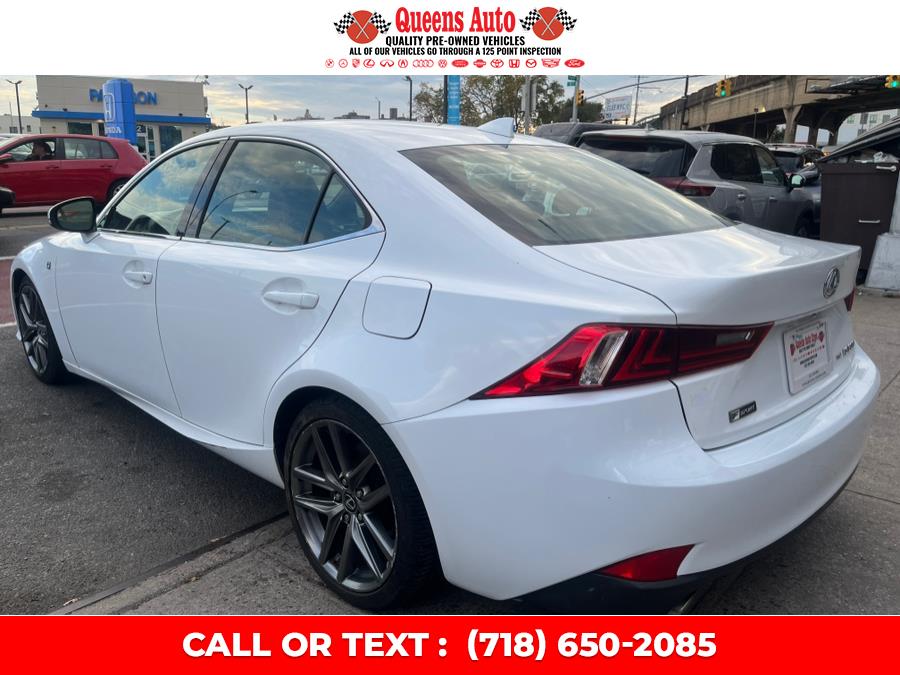 2016 Lexus IS 300 photo 4