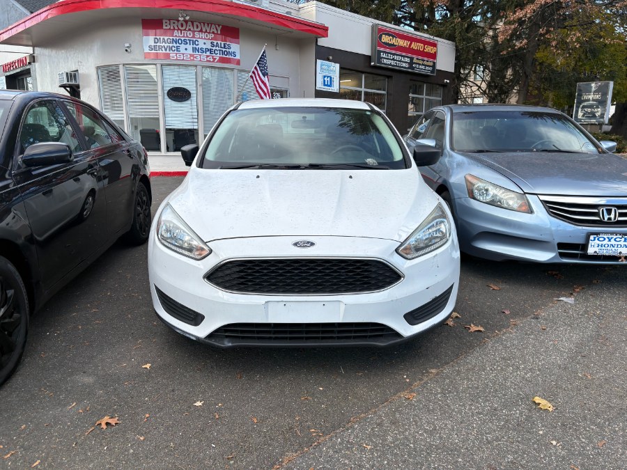 2015 Ford Focus S's photo