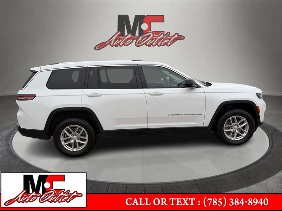 2021 Jeep Grand Cherokee Laredo photo 2