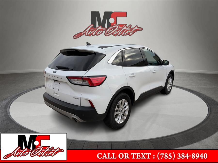 2021 Ford Escape SE photo 3