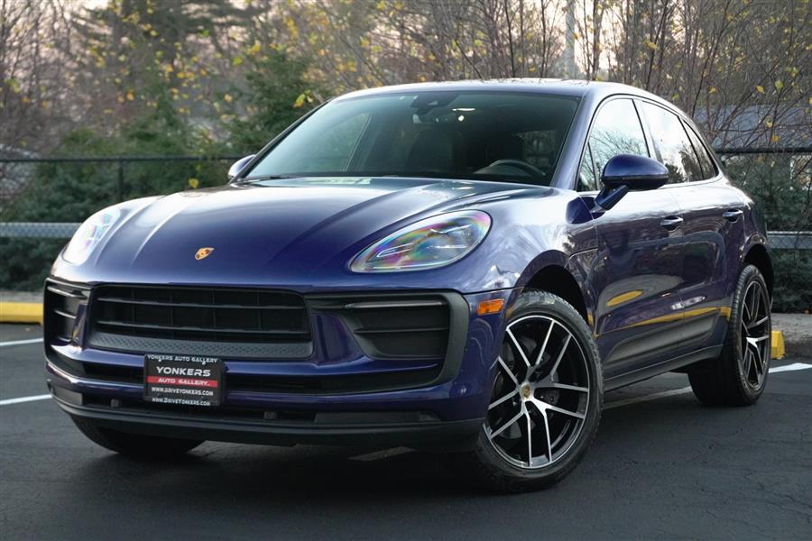 2022 Porsche Macan Base's photo