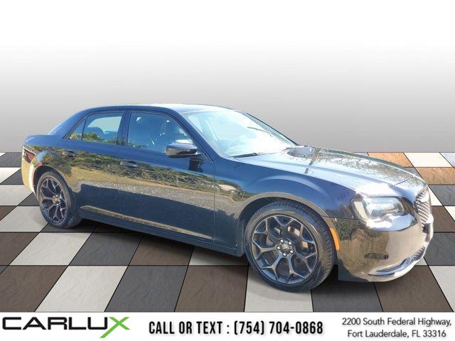 2019 Chrysler 300 photo 3