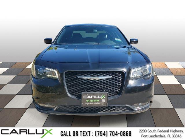 2019 Chrysler 300 photo 2