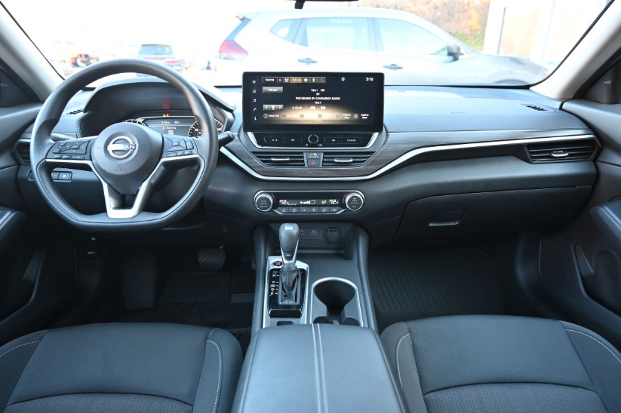 2025 Nissan Altima SV photo 2
