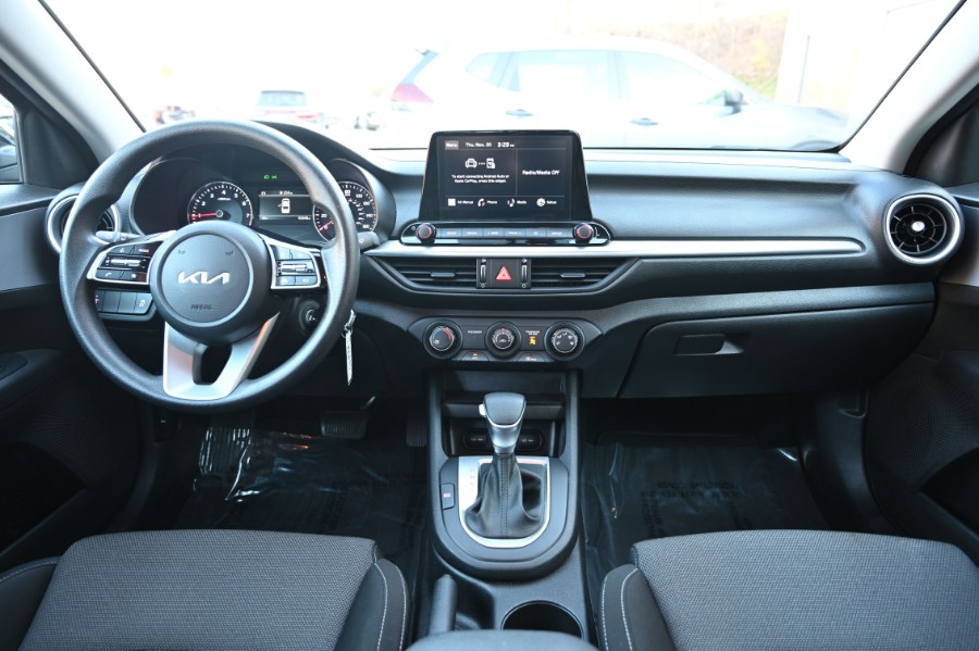 2023 Kia Forte LXS photo 2