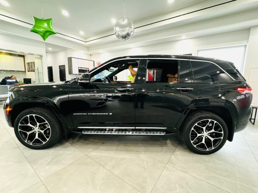 2022 Jeep Grand Cherokee Summit Reserve photo 4