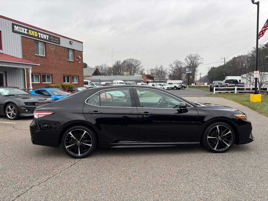 2018 Toyota Camry XSE photo 2