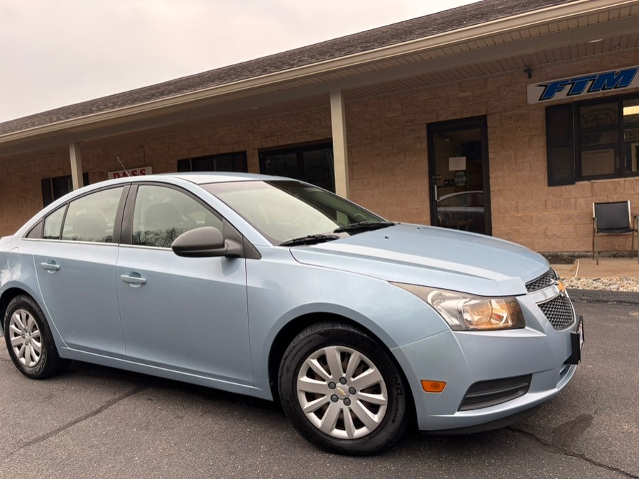 2011 Chevrolet Cruze LS photo 3