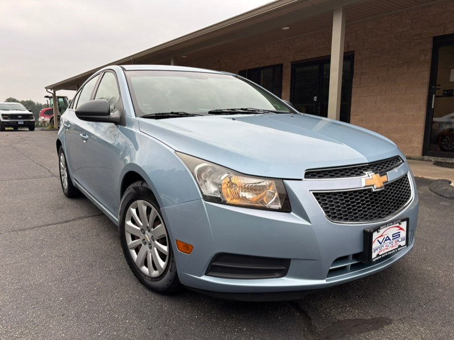 2011 Chevrolet Cruze LS photo 2