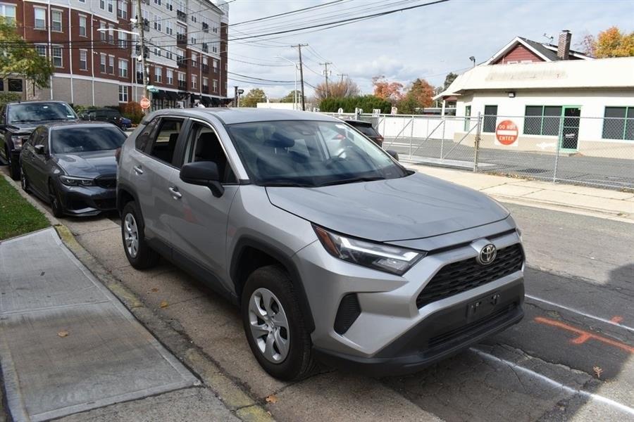 2025 Toyota RAV4 LE photo 3