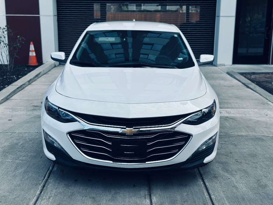 2023 Chevrolet Malibu 1LT photo 2
