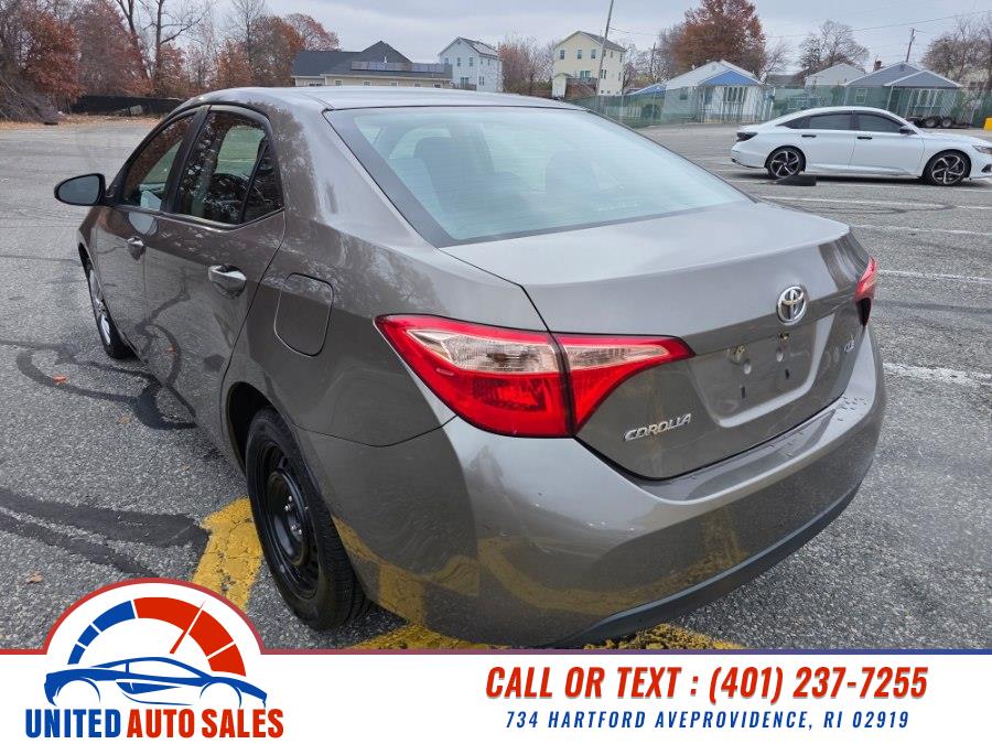 2017 Toyota Corolla LE photo 3