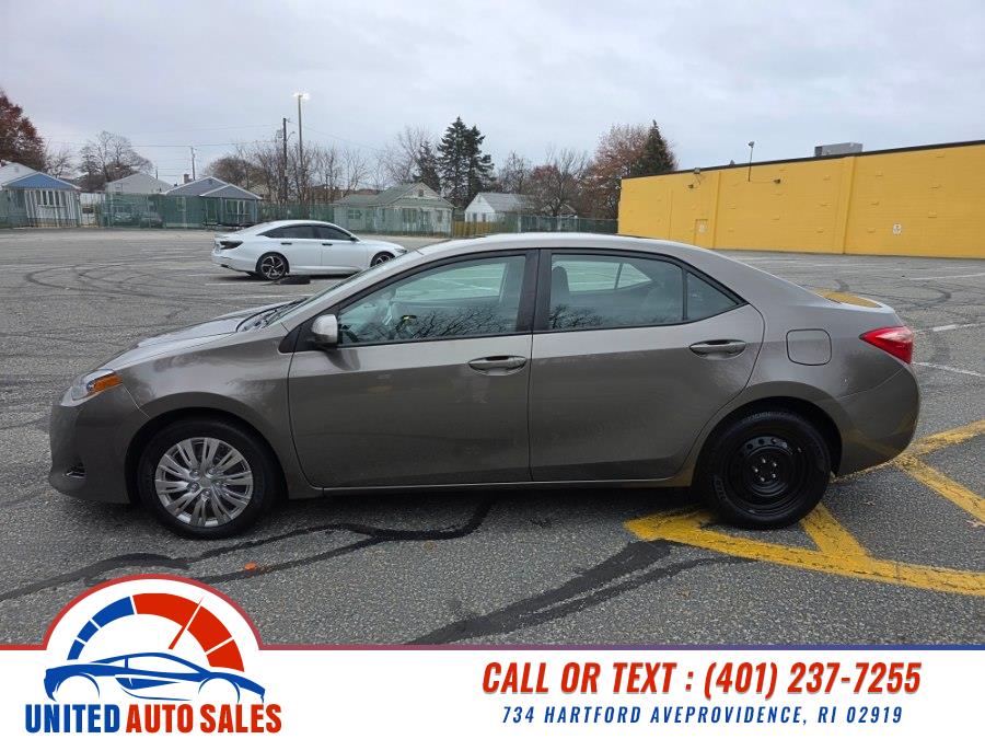 2017 Toyota Corolla LE photo 2