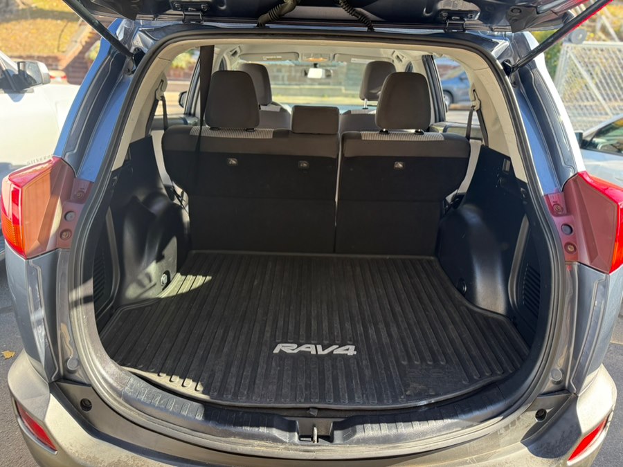 2014 Toyota RAV4 LE photo 4